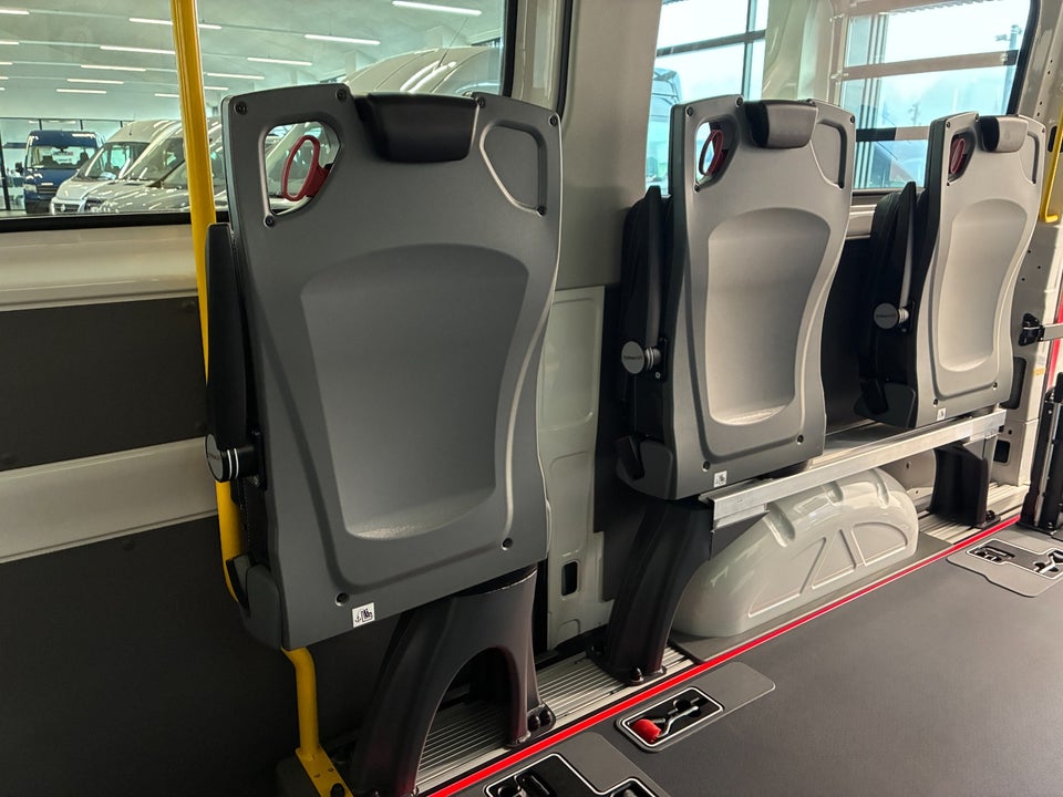 VW Crafter 35 2,0 TDi 140 Kombi L3H3 aut.