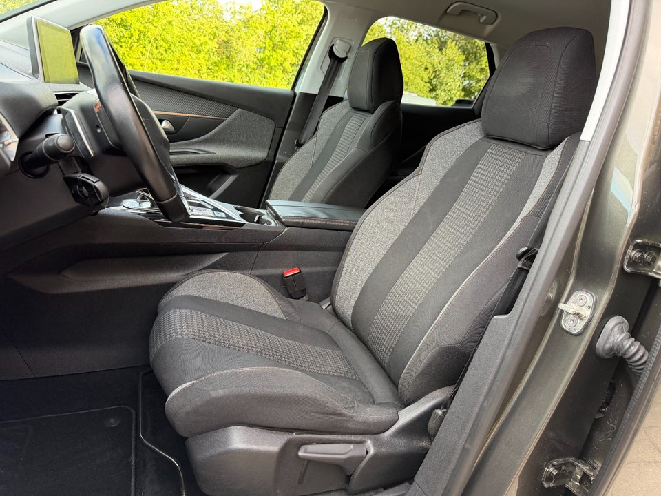 Peugeot 3008 1,2 e-THP 130 Allure EAT6 5d