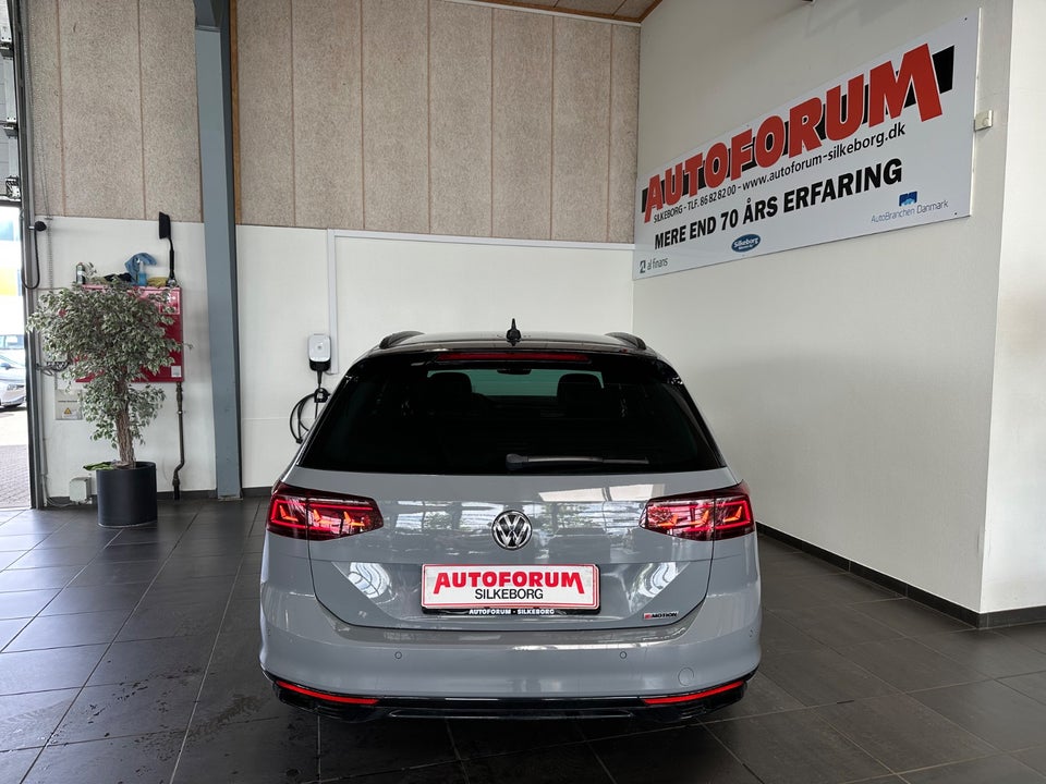 VW Passat 2,0 TSi 272 R-line Variant DSG 4Motion 5d