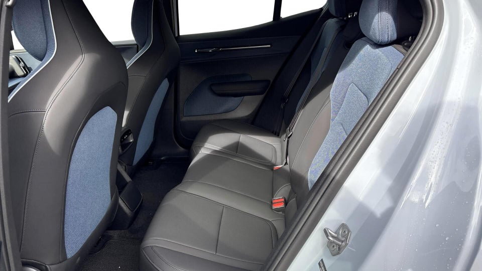 Volvo EX30 Extended Range Plus 5d