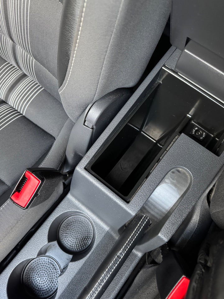 VW Touran 1,6 TDi 105 Match BMT 7prs 5d