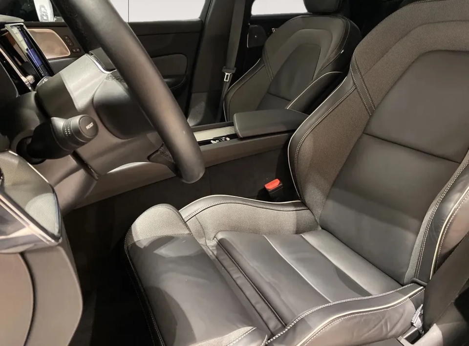 Volvo XC60 2,0 T8 ReCharge Ultimate Dark aut. AWD 5d