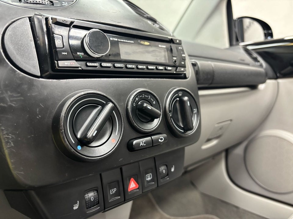 VW New Beetle 2,0 Cabriolet aut. 2d