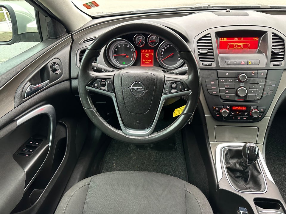 Opel Insignia 1,8 Edition Sports Tourer 5d