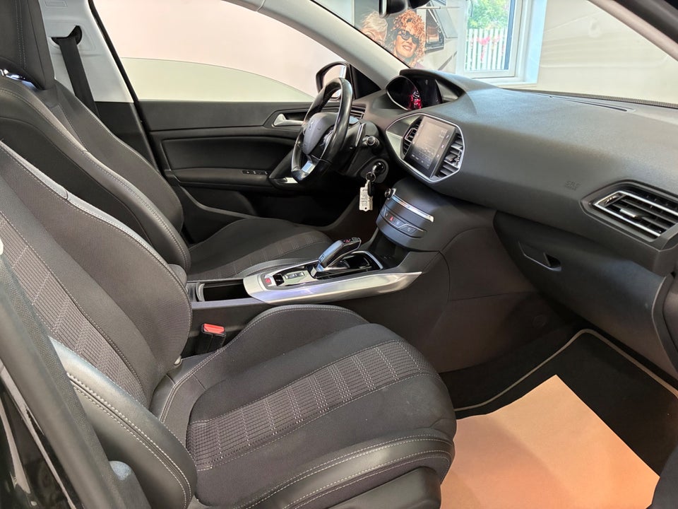 Peugeot 308 1,5 BlueHDi 130 Selection Sky SW EAT8 5d
