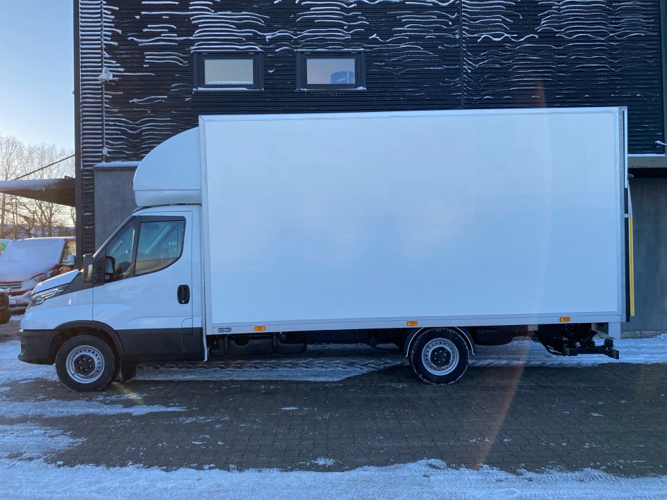 Iveco Daily 3,0 35S18 Box m/lift AG8 2d