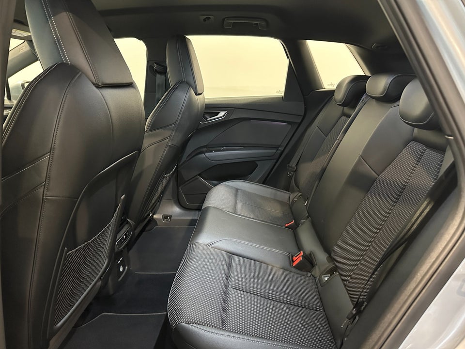 Audi Q4 e-tron 40 S-line 5d