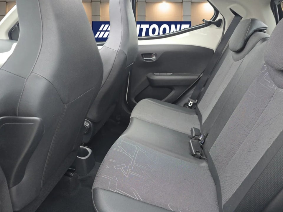 Toyota Aygo 1,0 VVT-i x-wave Sky 5d