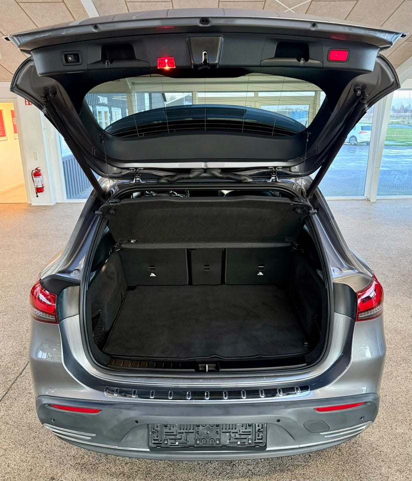 Mercedes EQA300 4Matic 5d
