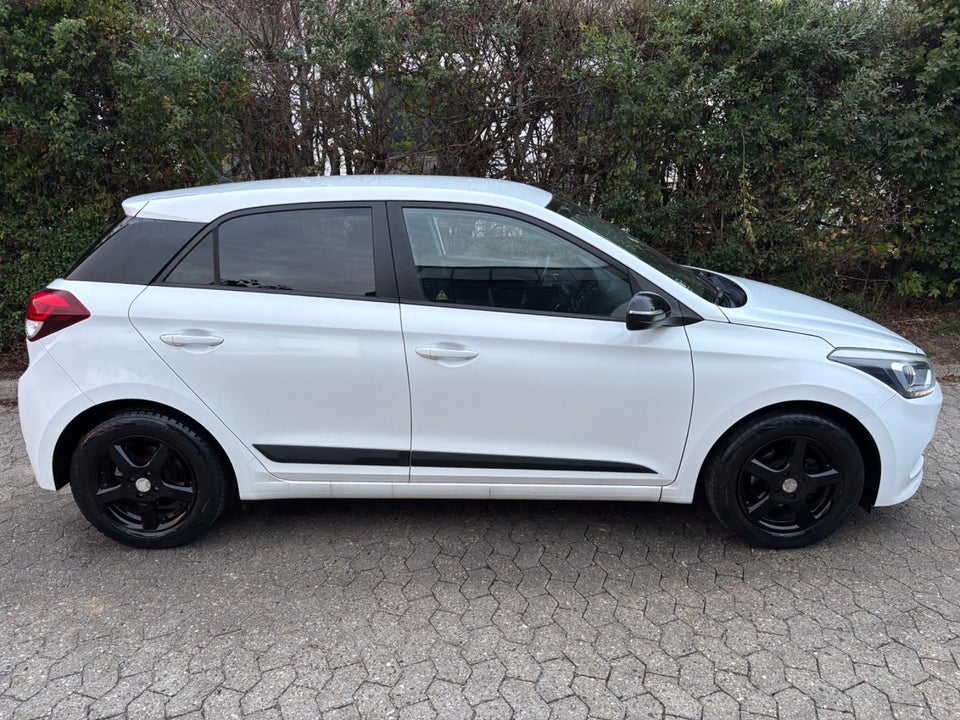 Hyundai i20 1,25 Premium 5d
