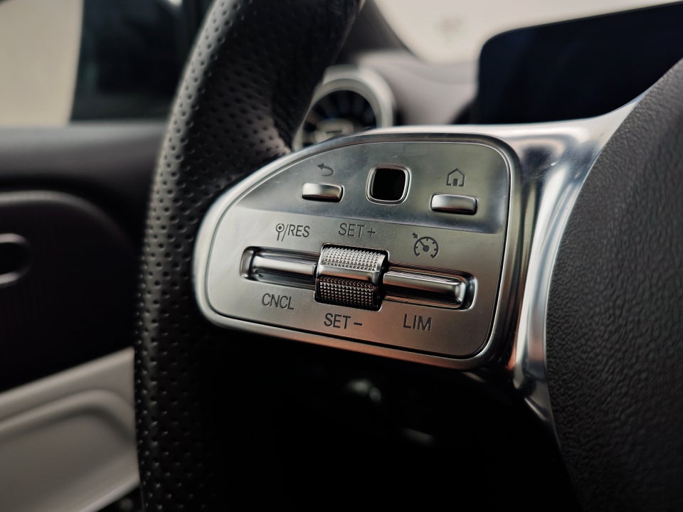 Mercedes EQB300 AMG Line 4Matic 5d