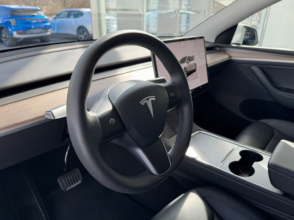 Tesla Model Y Long Range AWD 5d