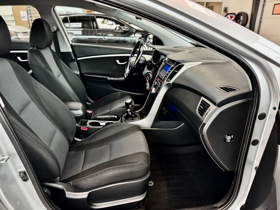 Hyundai i30 1,6 CRDi 110 XTR CW Eco 5d