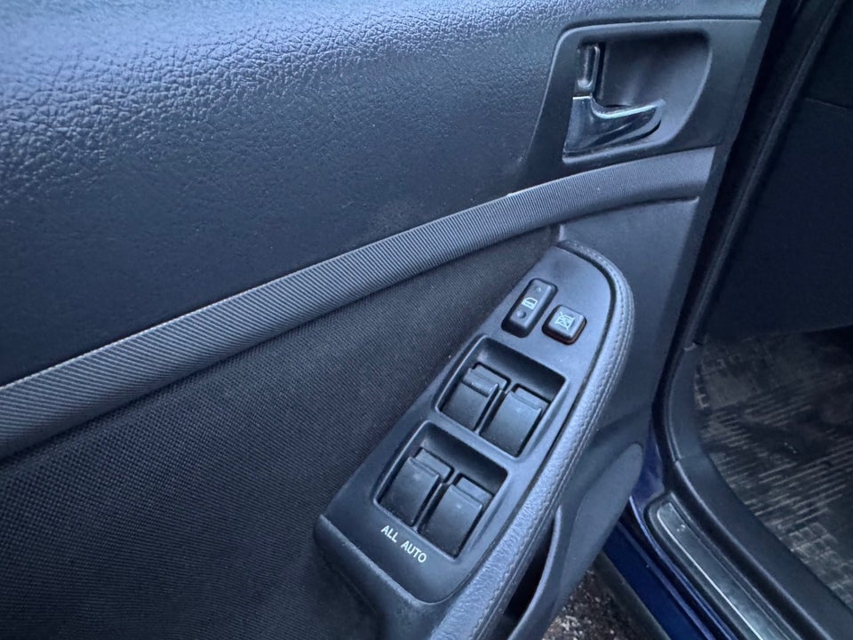 Toyota Avensis 1,8 Sol+ stc. 5d