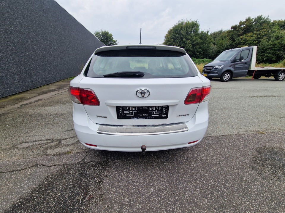 Toyota Avensis 2,0 D-4D T2 stc. 5d