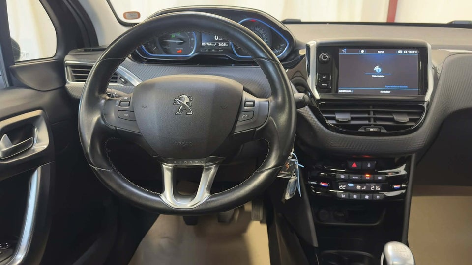 Peugeot 2008 1,2 e-THP 130 Allure Sky 5d