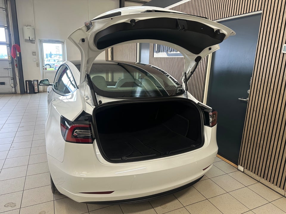 Tesla Model 3 Standard Range+ RWD 4d