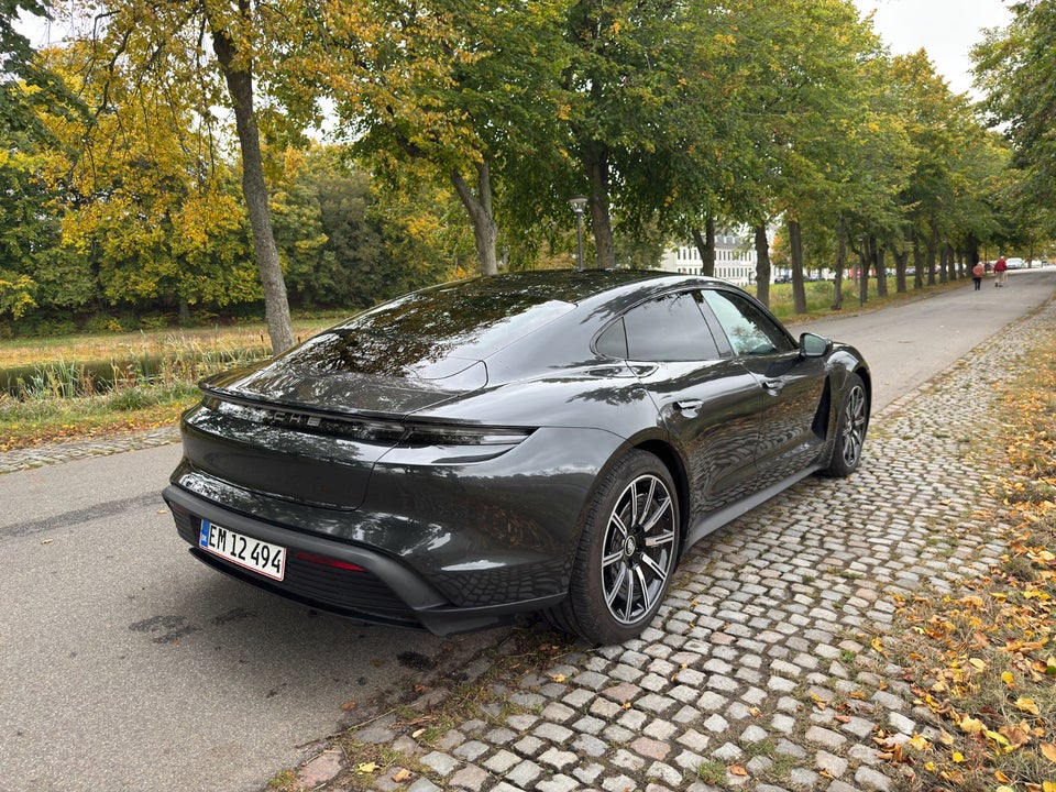 Porsche Taycan Performance+ 4d