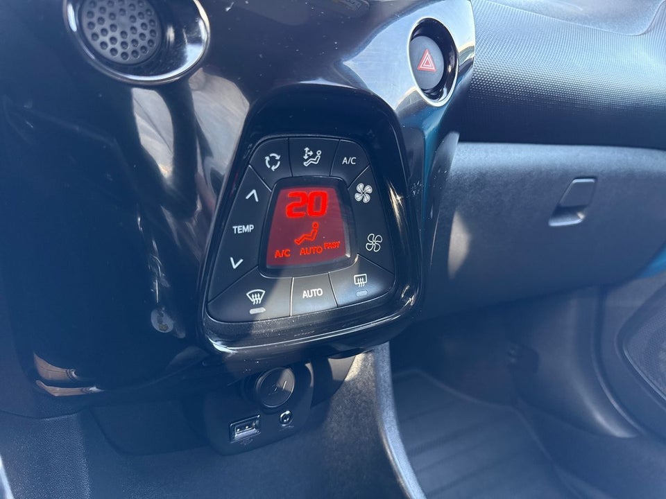 Citroën C1 1,0 VTi Shine 5d