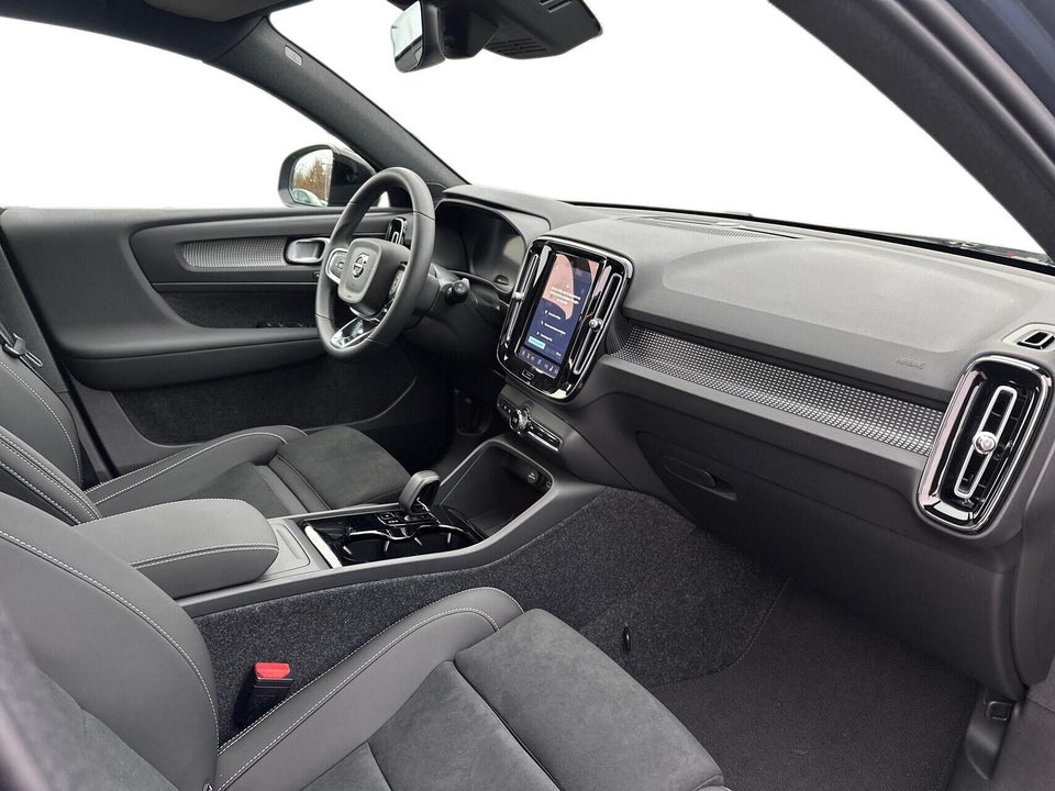 Volvo EX40 Extended Range Black Edition Excess 5d