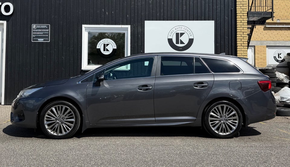 Toyota Avensis 1,8 VVT-i T2 Executive Touring Sports 5d