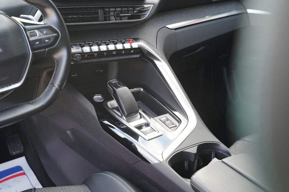 Peugeot 3008 1,6 Hybrid First Selection EAT8 5d