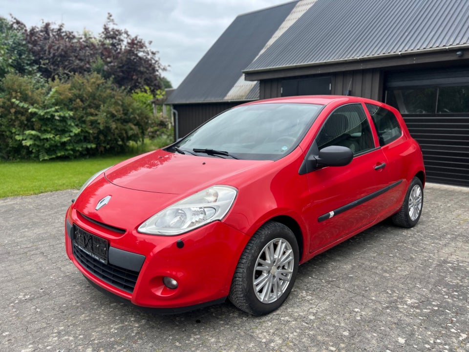 Renault Clio III 1,2 16V Authentique 5d