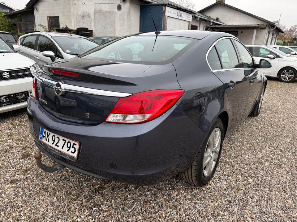 Opel Insignia 1,8 Edition 4d