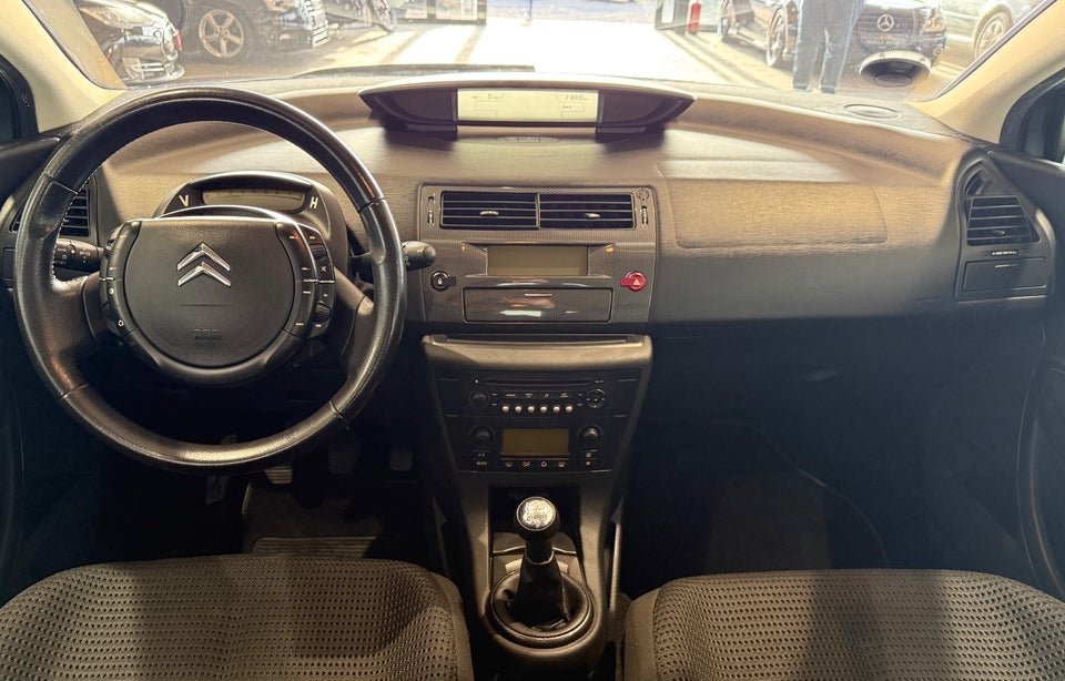 Citroën C4 2,0 16V Prestige 5d