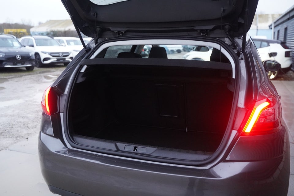 Peugeot 308 1,5 BlueHDi 130 Prestige Sky 5d