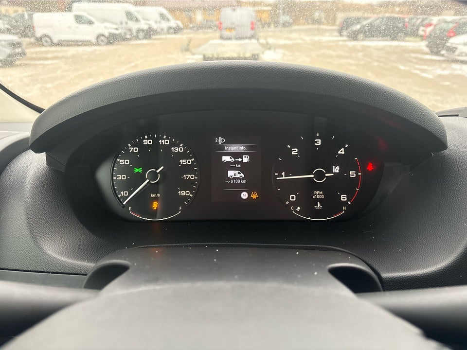 Peugeot Boxer 333 2,2 BlueHDi 140 L2H2 Premium