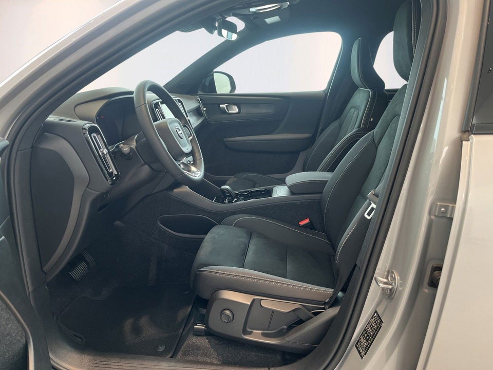 Volvo XC40 ReCharge Extended Range Plus 5d
