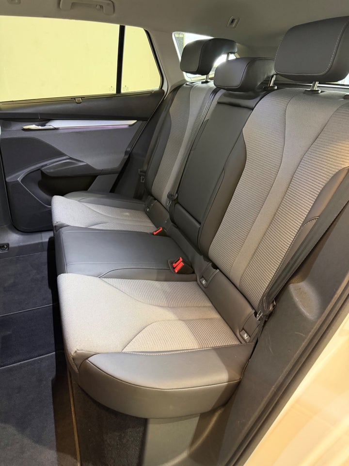 Skoda Enyaq 80 iV Plus Loft 5d