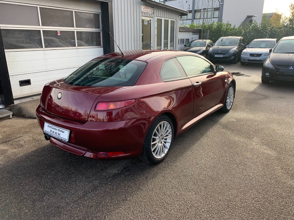 Alfa Romeo GT 2,0 JTS Lusso 3d