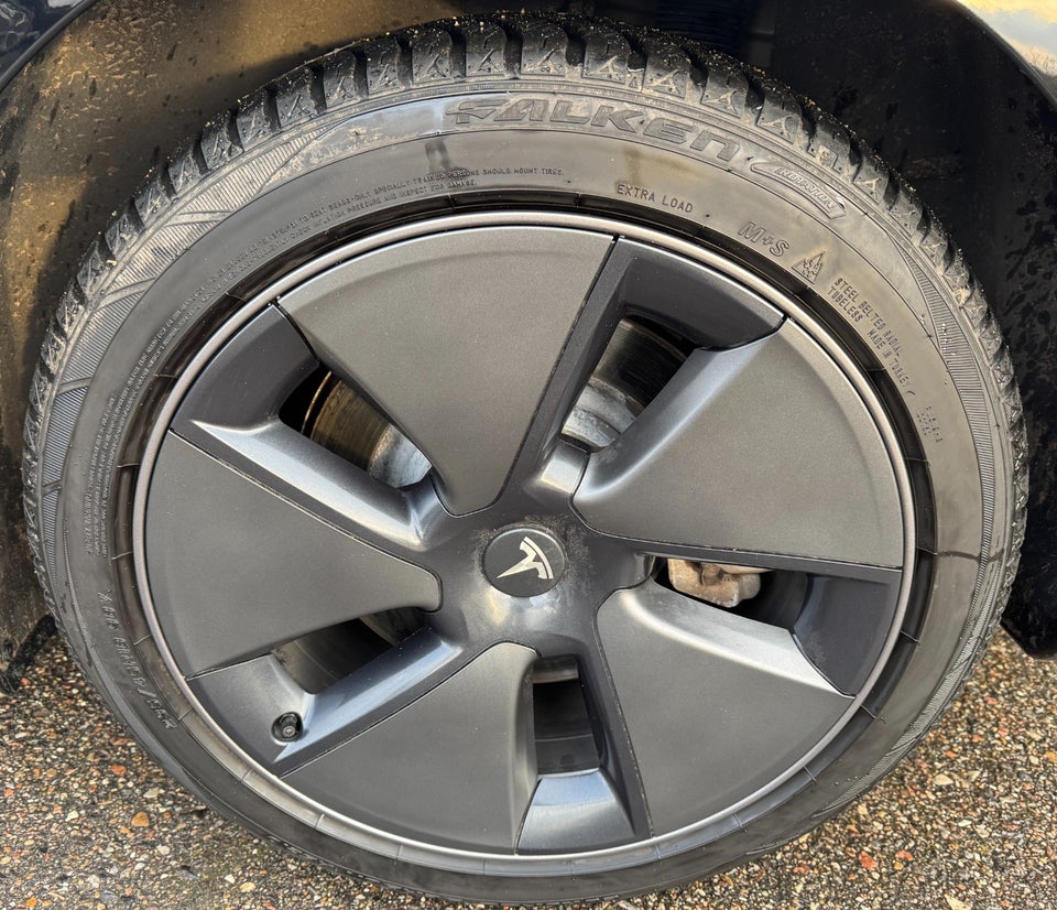 Tesla Model 3 Long Range AWD 4d