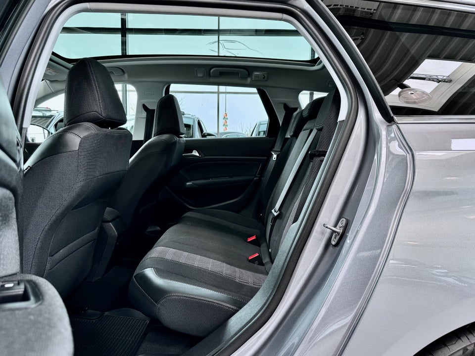 Peugeot 308 1,6 BlueHDi 120 Selection Sky SW 5d