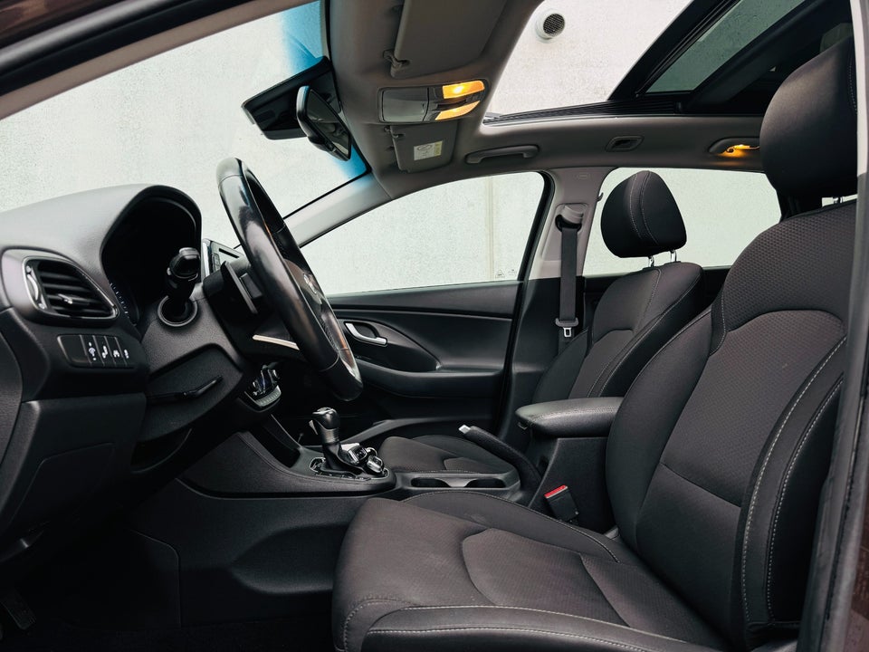 Hyundai i30 1,4 T-GDi Premium stc. DCT 5d