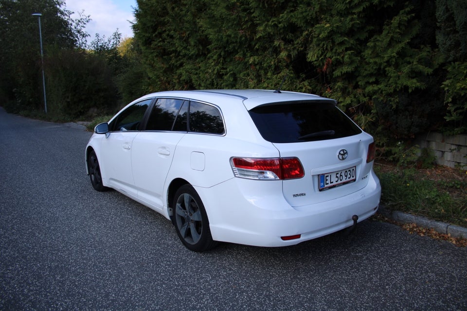 Toyota Avensis 1,6 VVT-i T1 stc. 5d