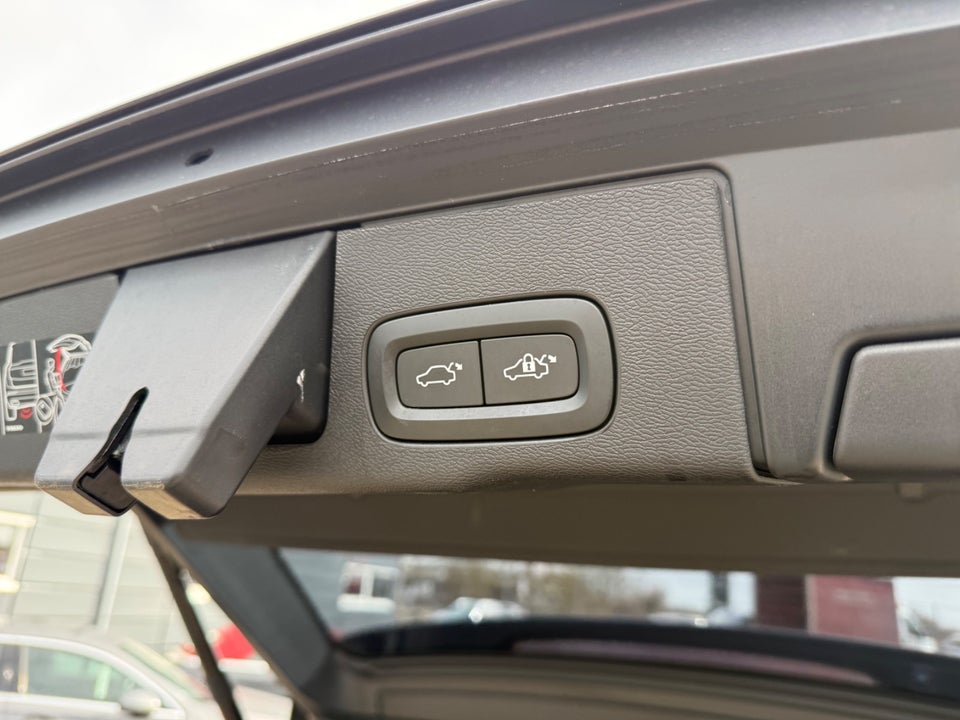 Volvo XC60 2,0 T6 ReCharge R-Design aut. AWD Van 5d