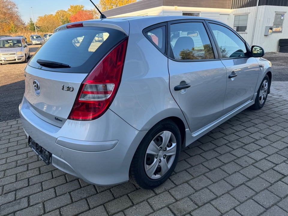 Hyundai i30 1,6 CRDi 90 Classic Sense+ Eco 5d