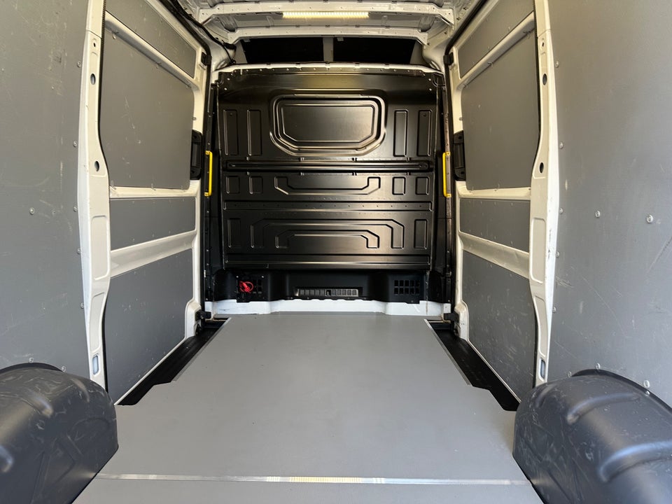 VW Crafter 35 2,0 TDi 177 Kassevogn L3H2 aut.