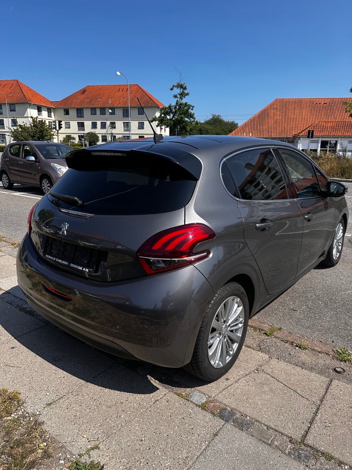 Peugeot 208 1,5 BlueHDi 100 Infinity Sky 5d