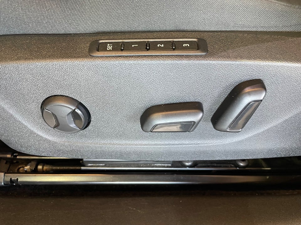 Skoda Enyaq 80 iV Plus Loft 5d