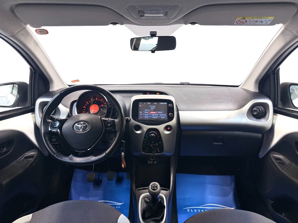Toyota Aygo 1,0 VVT-i x-black 5d
