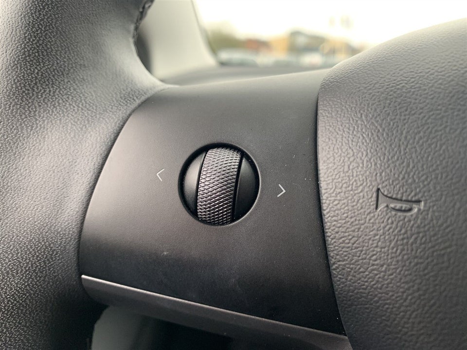 Tesla Model 3 RWD 4d