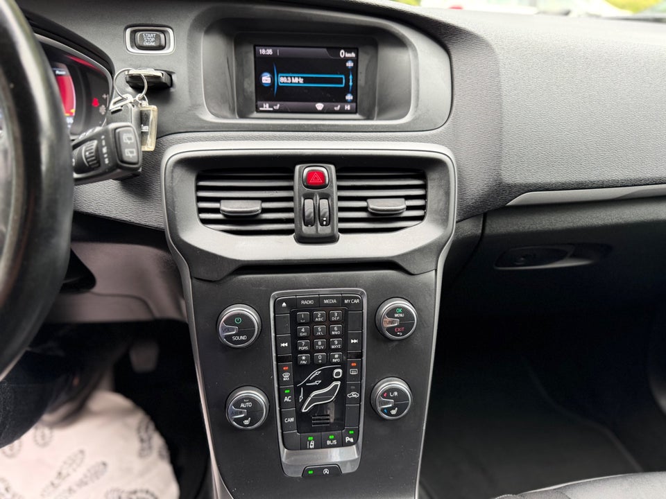 Volvo V40 1,6 D2 115 Kinetic 5d