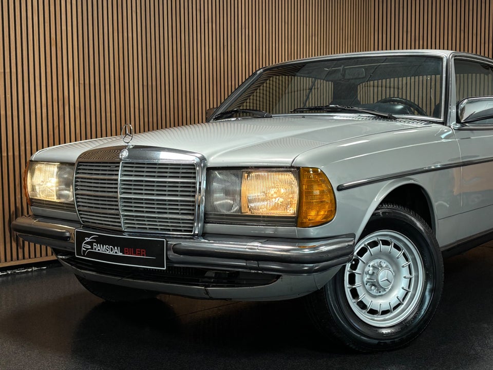 Mercedes 230 CE 2,3 Coupé aut. 2d