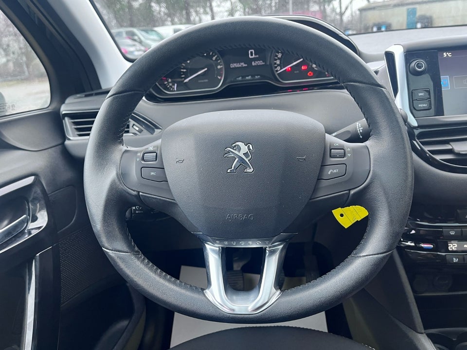 Peugeot 208 1,2 VTi 82 Envy Sky 5d