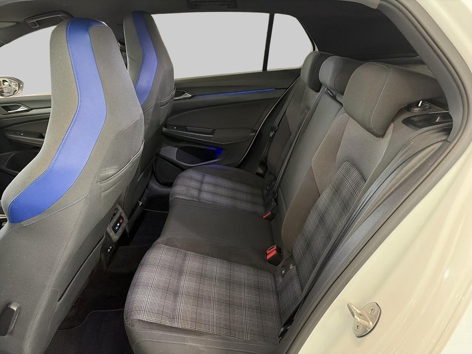 VW Golf VIII 1,4 GTE DSG 5d