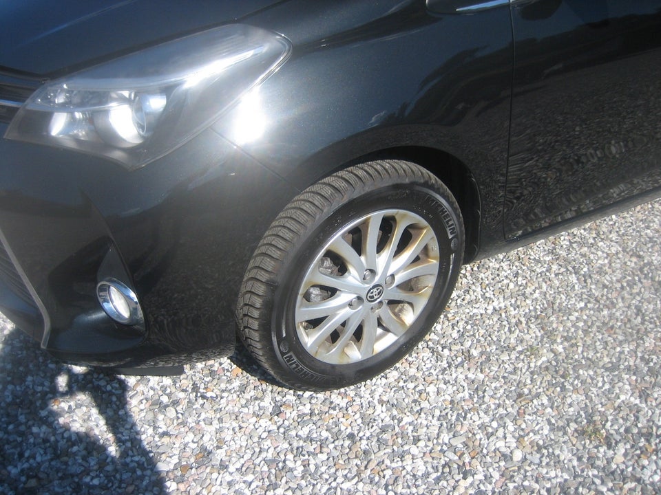 Toyota Yaris 1,3 VVT-i Lounge Edition 5d
